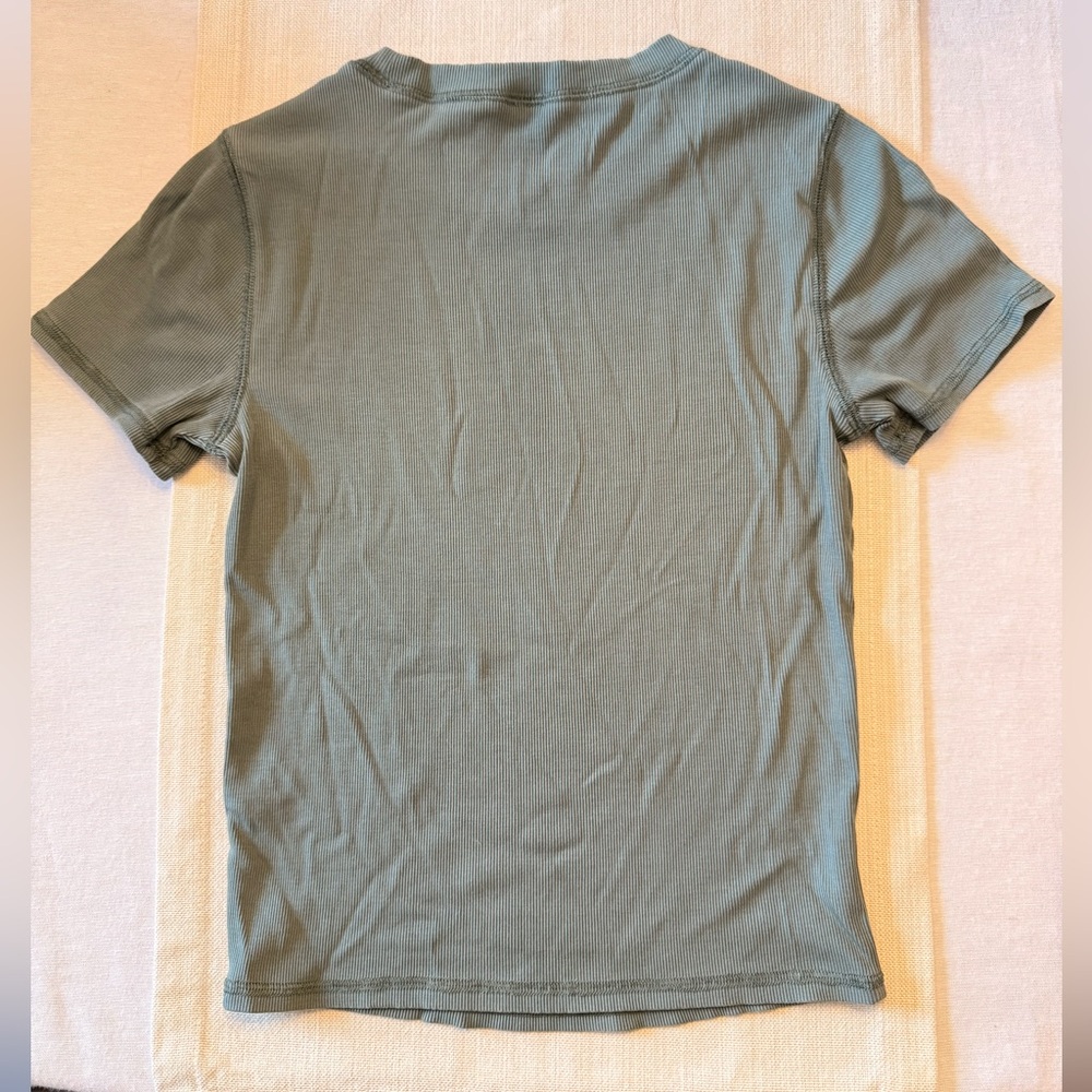 Vuori Fitted Feather Baby Tee XS - Picture 4 of 4
